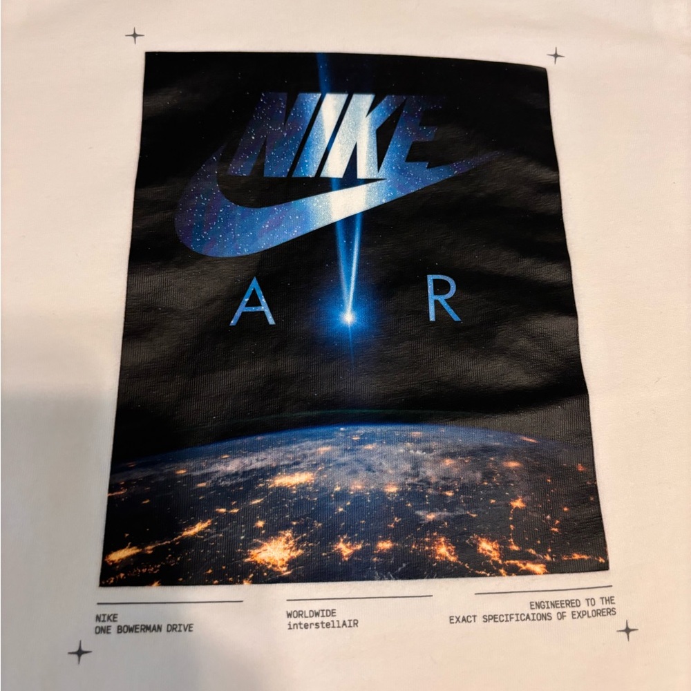 Nike Kids Graphic T-Shirts - Gray and White. Size boys S - Picture 2 of 5